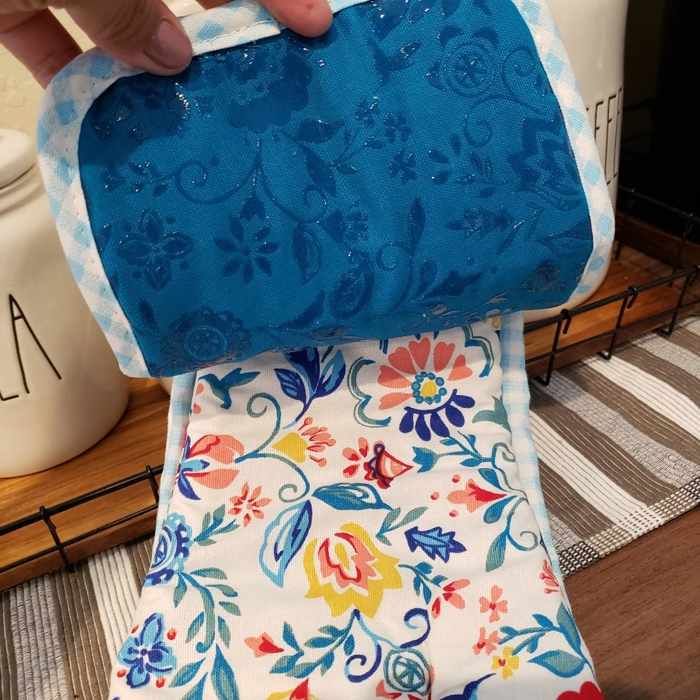 Kitchen Set - Picture 2 of 4